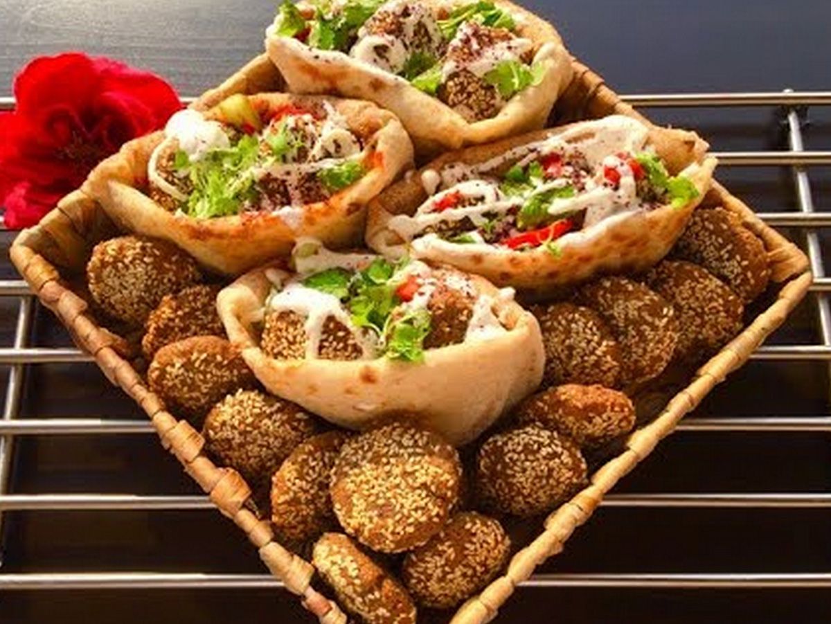 Ghannoug Taamia Sandwich