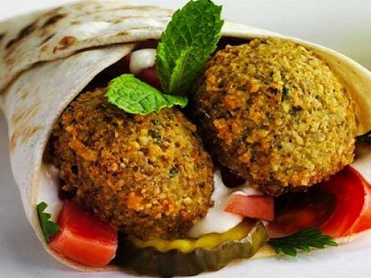 Stuffed Taamia With Neston Sandwich