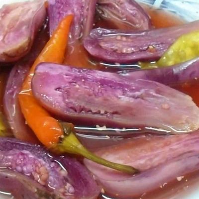 علبة باذنجان مخلل مسلوق