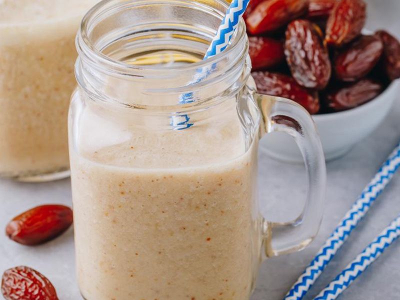 Dates With Skimmed Milk Juice