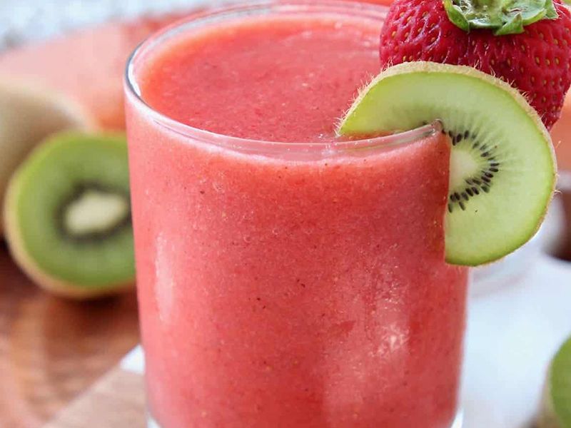Kiwi With Strawberry Juice