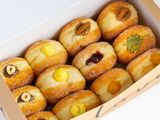 Mix Pistachio Dounts Box - 12 Pieces