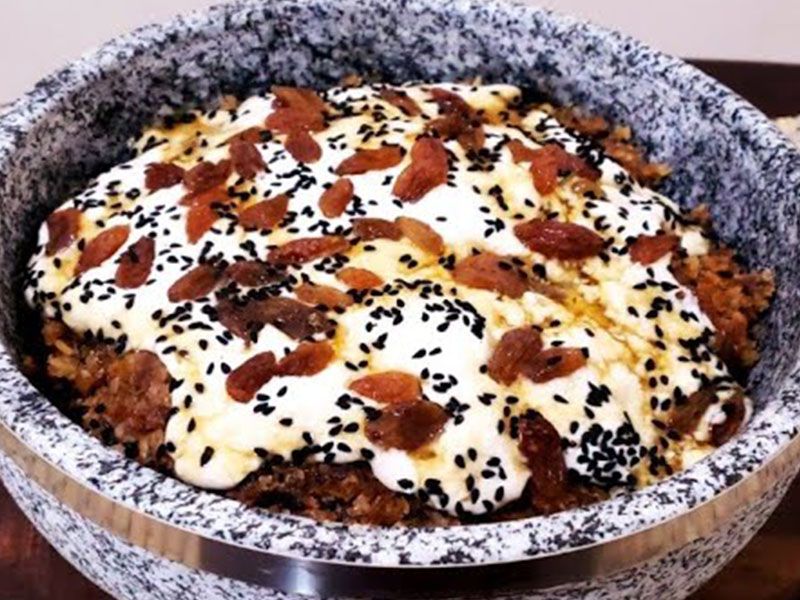 Dates Fatteh With Qeshta And Honey