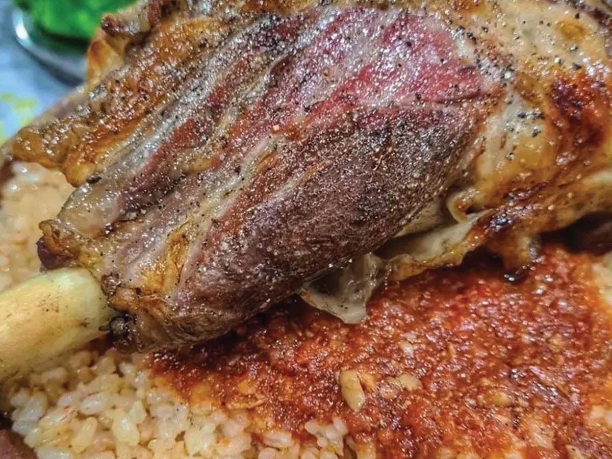 Roasted ostrich meat fatteh