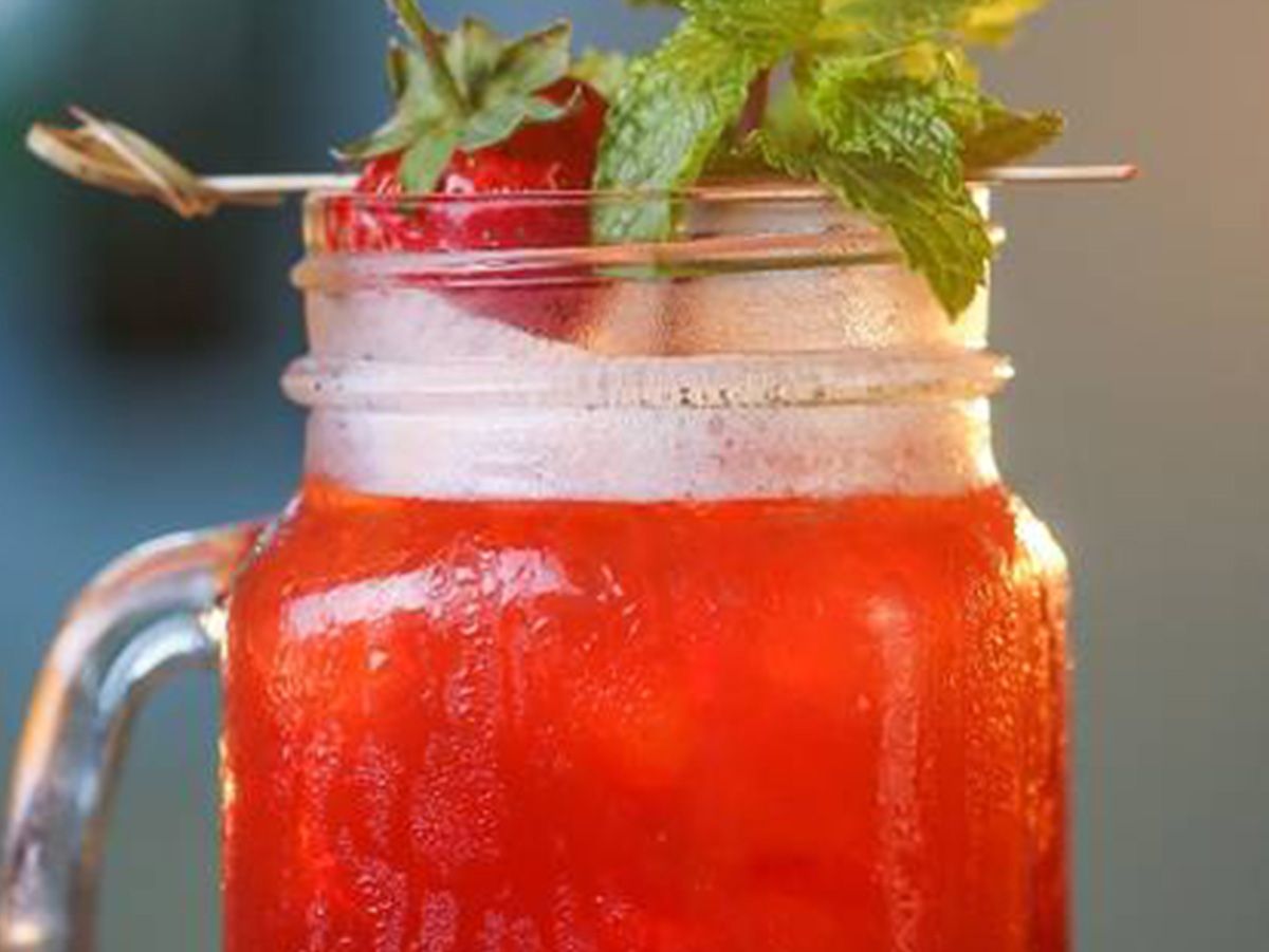 Iced strawberry tea