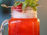 Iced strawberry tea