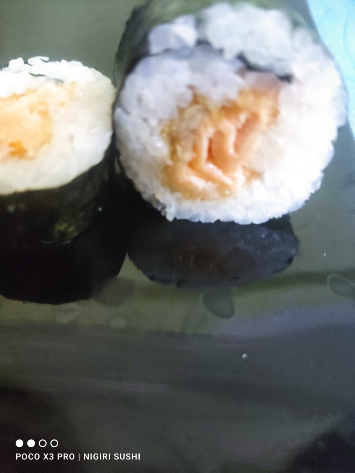 Fried salmon maki