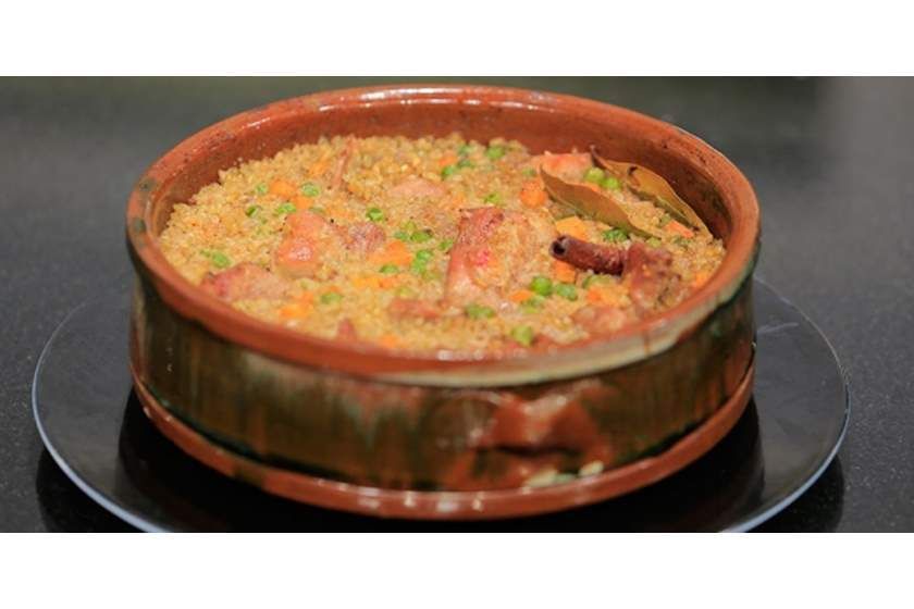 Grits With Meat And Mozzarella Cheese Casserole
