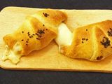 Mix Mozzarella Cheese With Thyme Pie