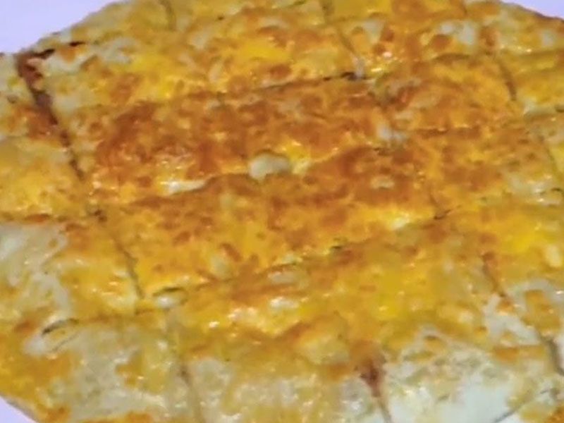 Ajeen El Ajeeb Pie