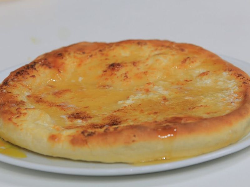 Qeshta With Honey Pie