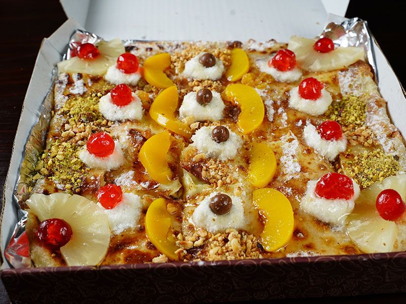 Qeshta And Honey With Baladi Ghee Pie