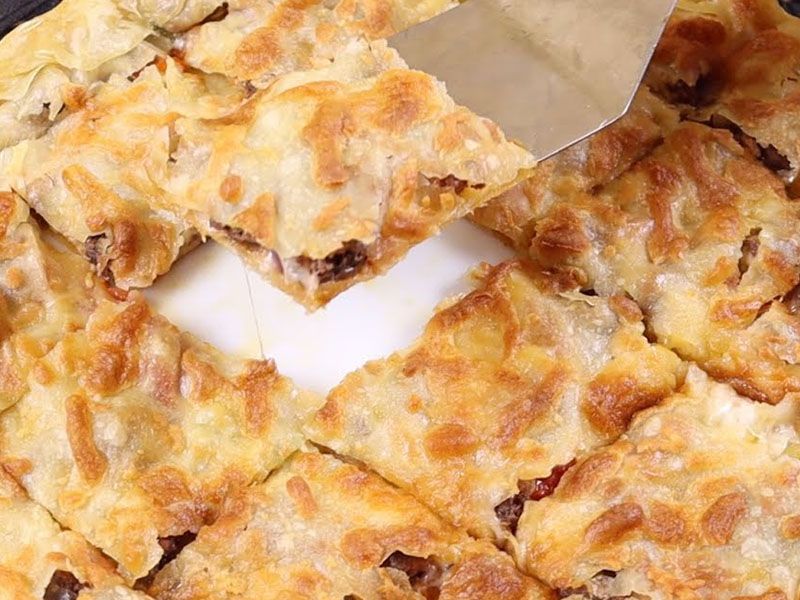 Kiri Pastrami With Special Dough Sauce Pie