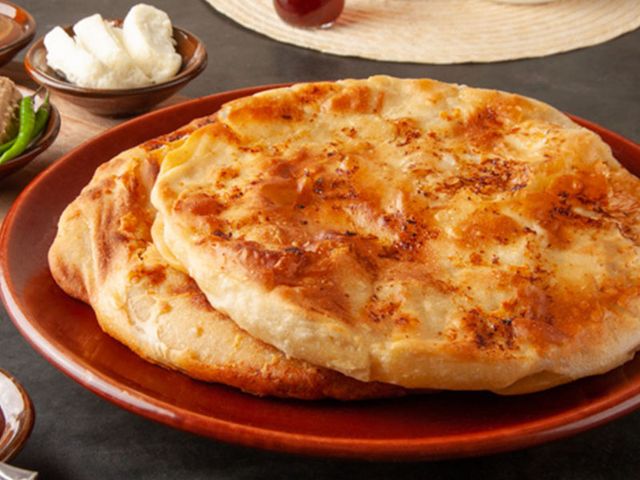 Falahi Feteer Meshaltet With Baladi Ghee Combo