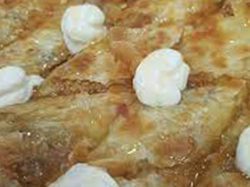 Basbousa With Qeshta Pie