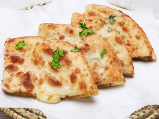 Mozzarella cheese pie