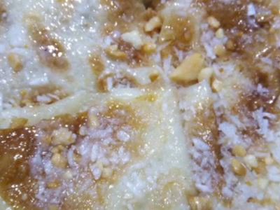 Raisin pie with coconut