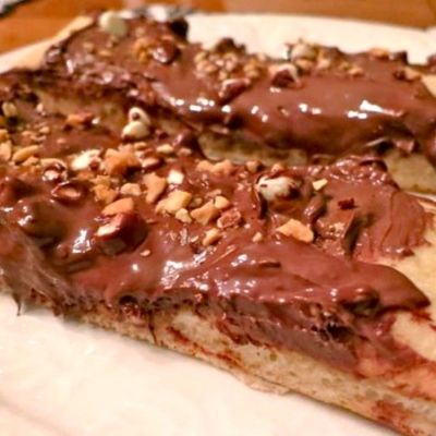 فطيرة شوكولاتة ومكسرات