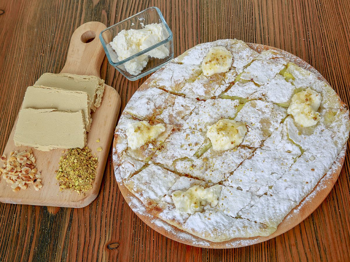 Qeshta and honey pie