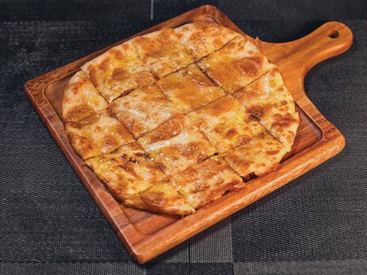 Qeshta and honey Feteera