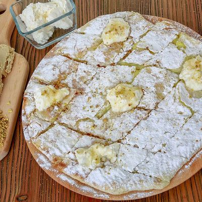 Qeshta and honey pie