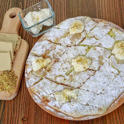Crepe Qeshta With Honey
