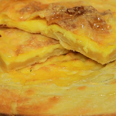 Large custard pie
