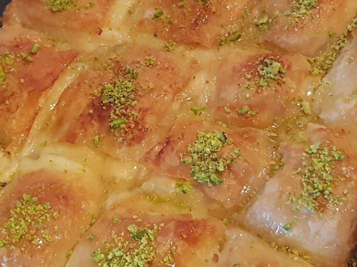 Qeshta with honey feteera
