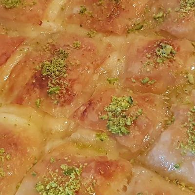 Qeshta with honey feteera