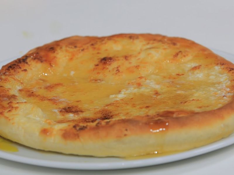 Qeshta With Honey Pie