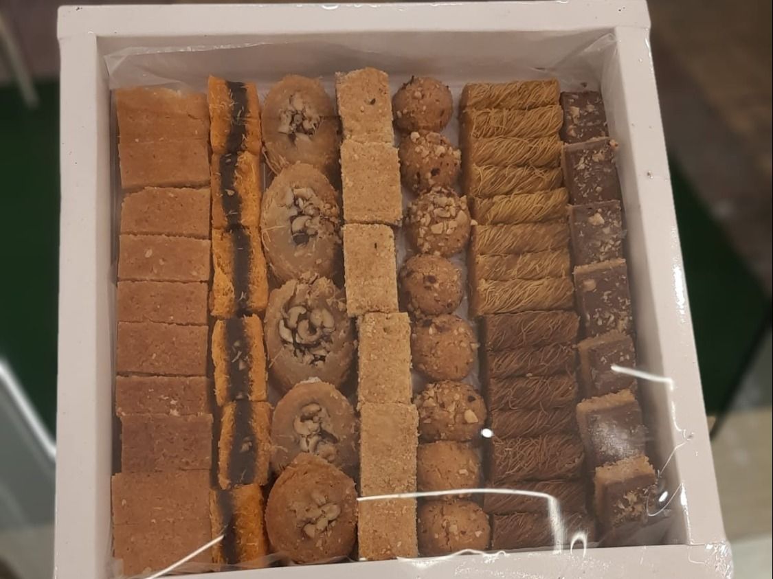 Mix Oriental Sweets And Nuts Platter