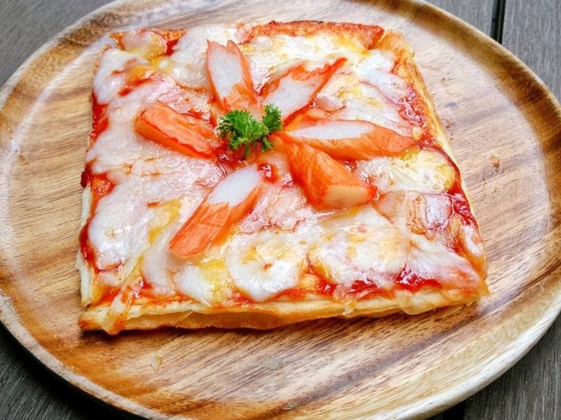 Crab pizza