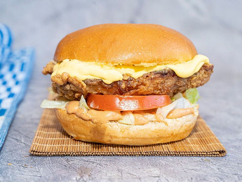 Kanmona Burger Served with Egg