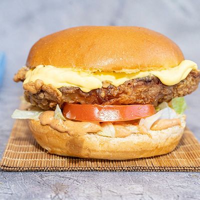 Kanmona Burger Served with Egg