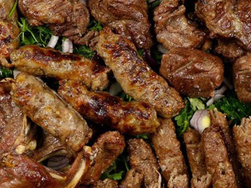 Kilo kebab and grilled lamb chops with Mahashi