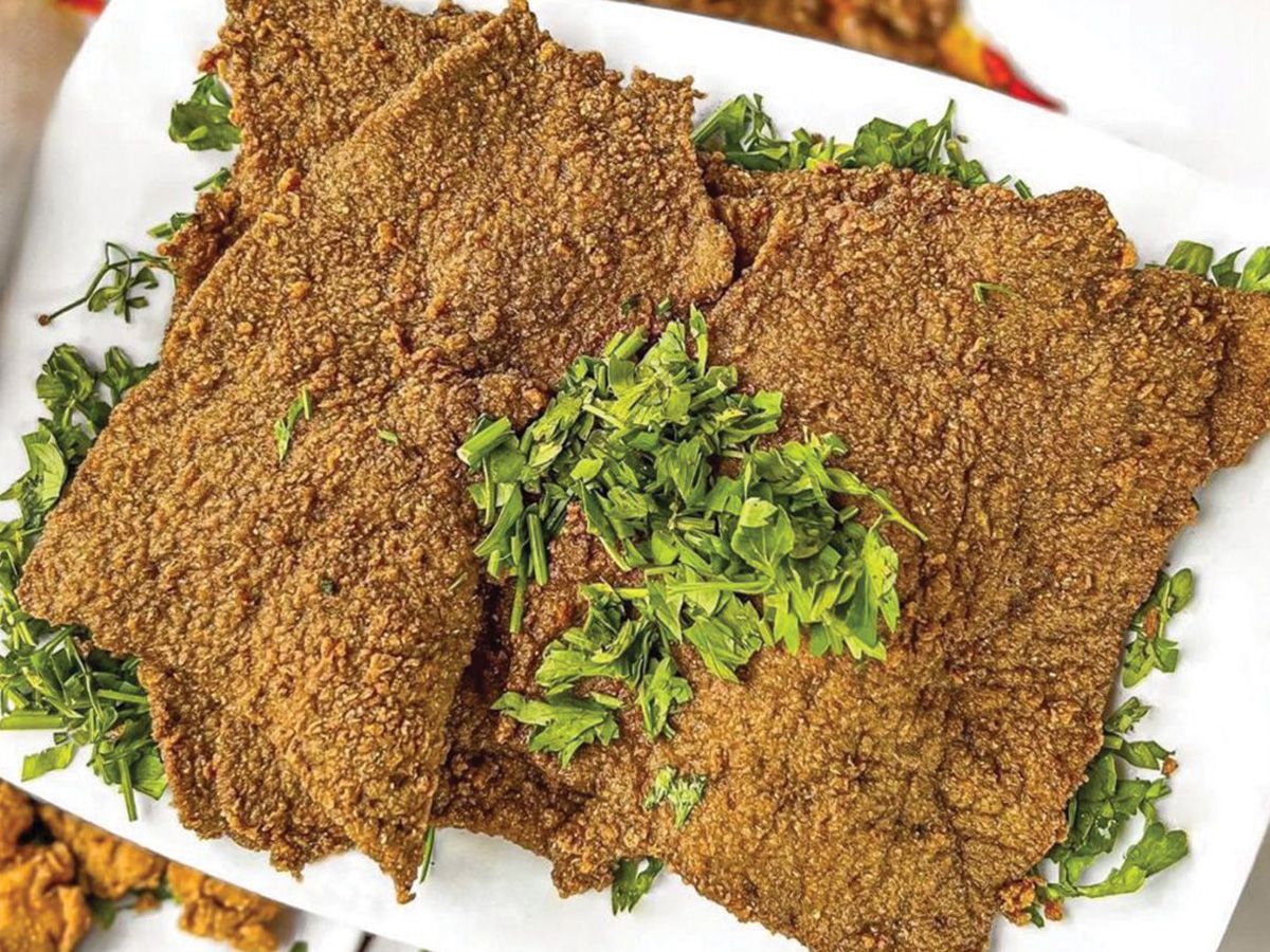 1/4 of bran liver with bread and salads