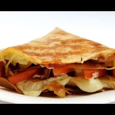 Crispy chicken crepe with sausage