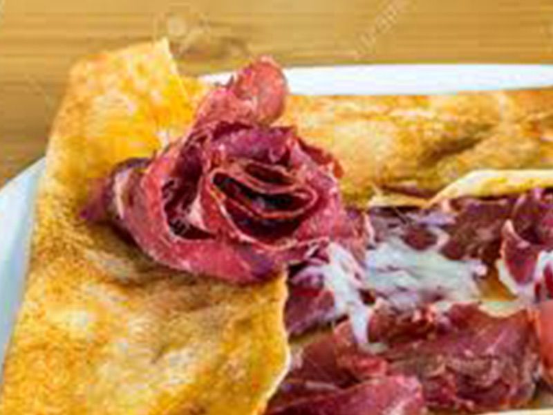 Roumi Cheese With Pasrami Crepe