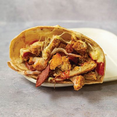 Zinger with sausage crepe