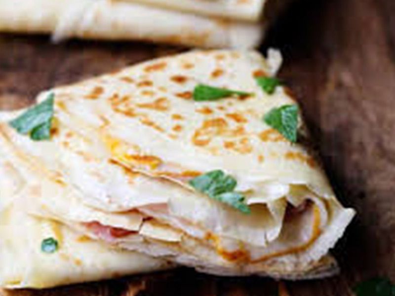 Cheddar Cheese With Mozzarella Cheese Crepe