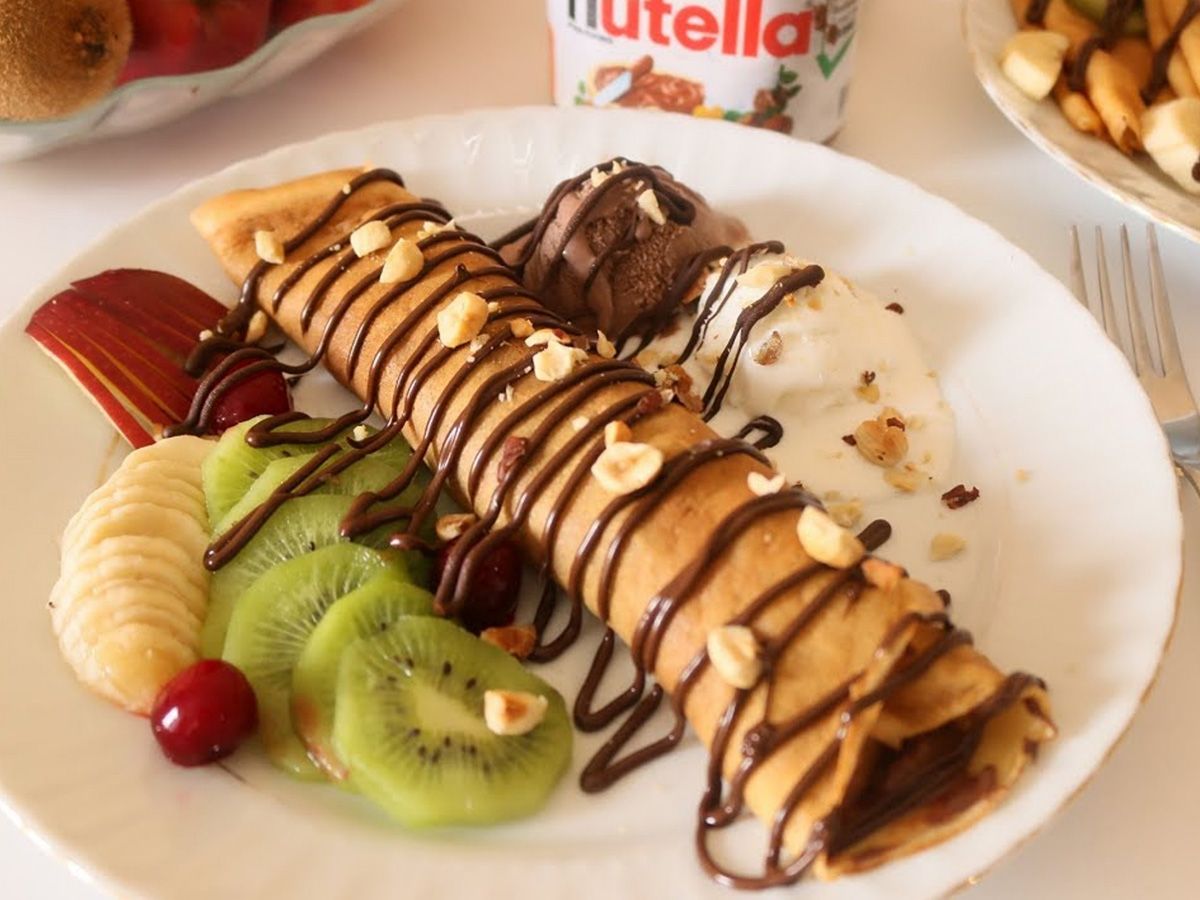 Nutella and fruits crepe