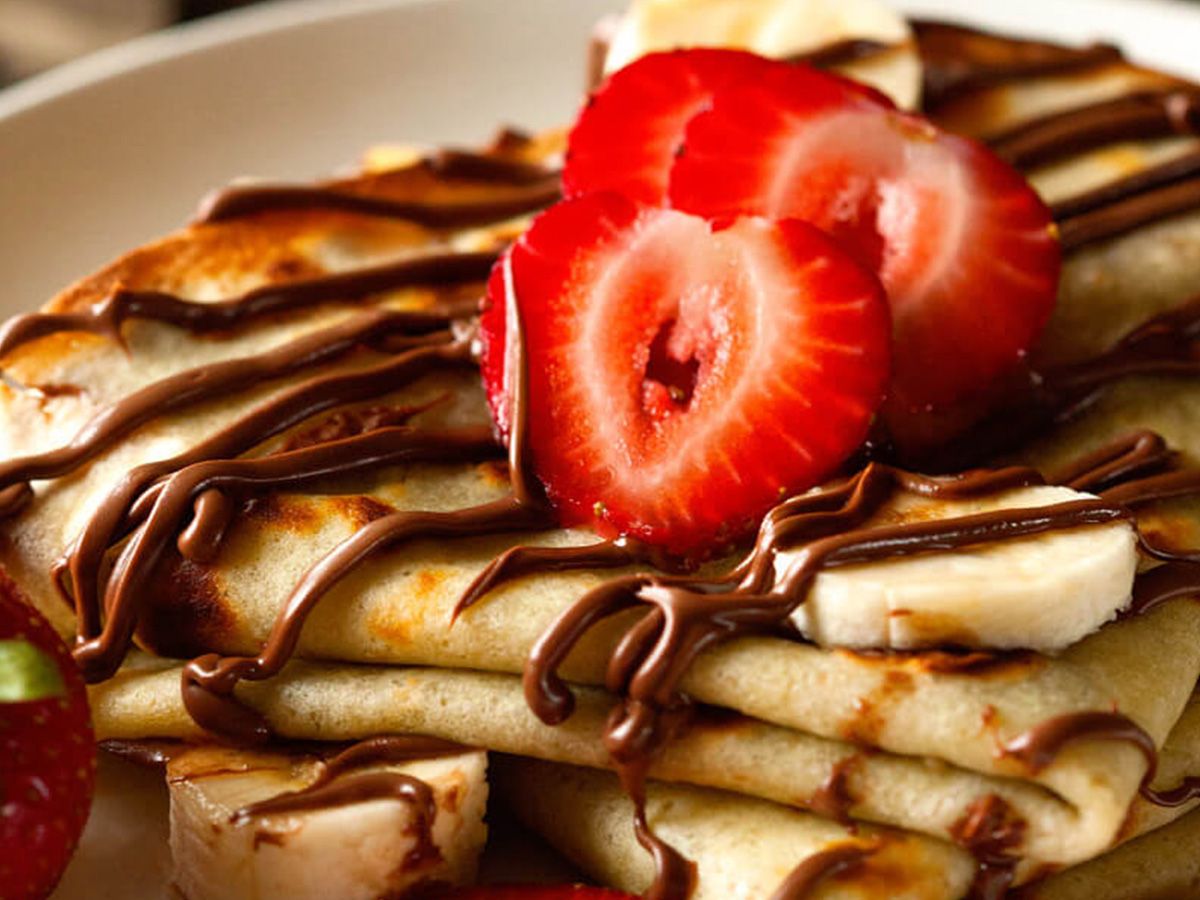 Mix fruits chocolate crepe