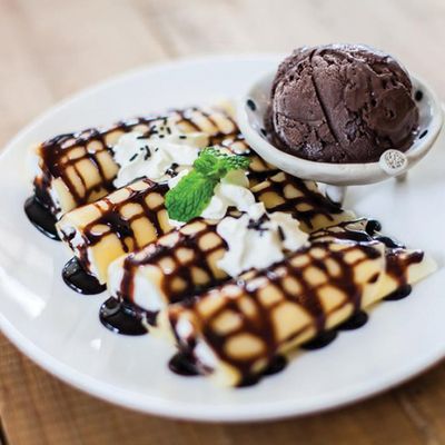 Mix White And Nutella Crepe
