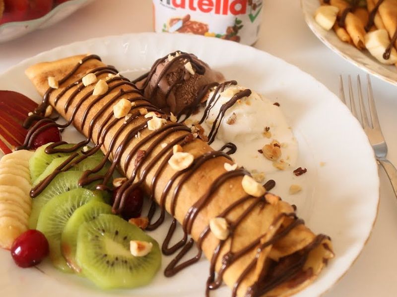 Nutella Chocolate And Fruits Crepe