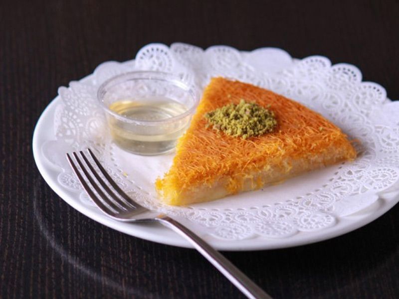 Konafa With Qeshta And Pistachio Platter
