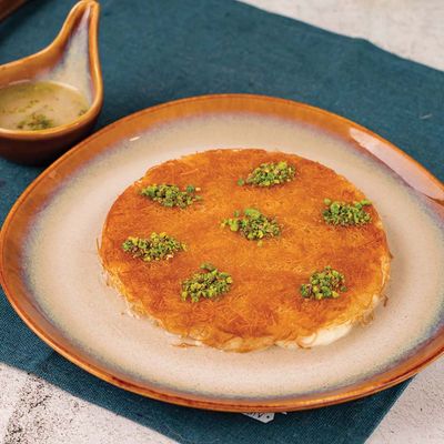Small Konafa on charcoal With Arabic Qeshta