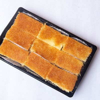 Kunafa plate with cream