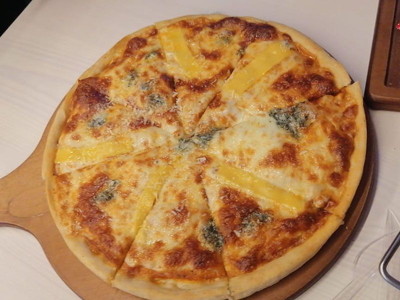 Quattro Formaggi Pizza