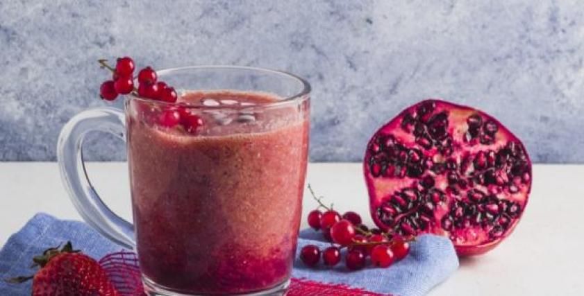 Pomegranate Seeds With Mango Cocktail
