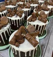 Bueno Bomb Small Cake